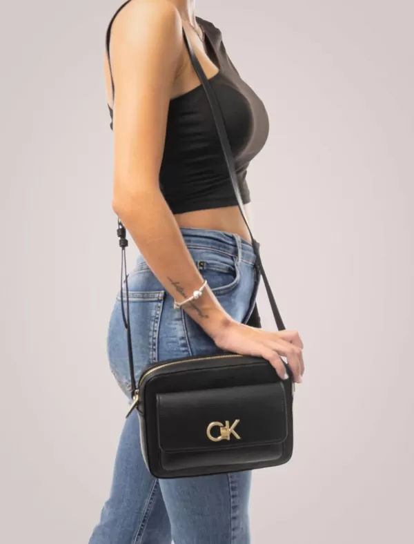 CALVIN KLEIN Bolso Mujer Re-Lock Camera Bagw/Flap Negro>Mujer Bolsos