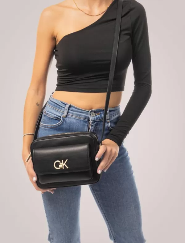 CALVIN KLEIN Bolso Mujer Re-Lock Camera Bagw/Flap Negro>Mujer Bolsos